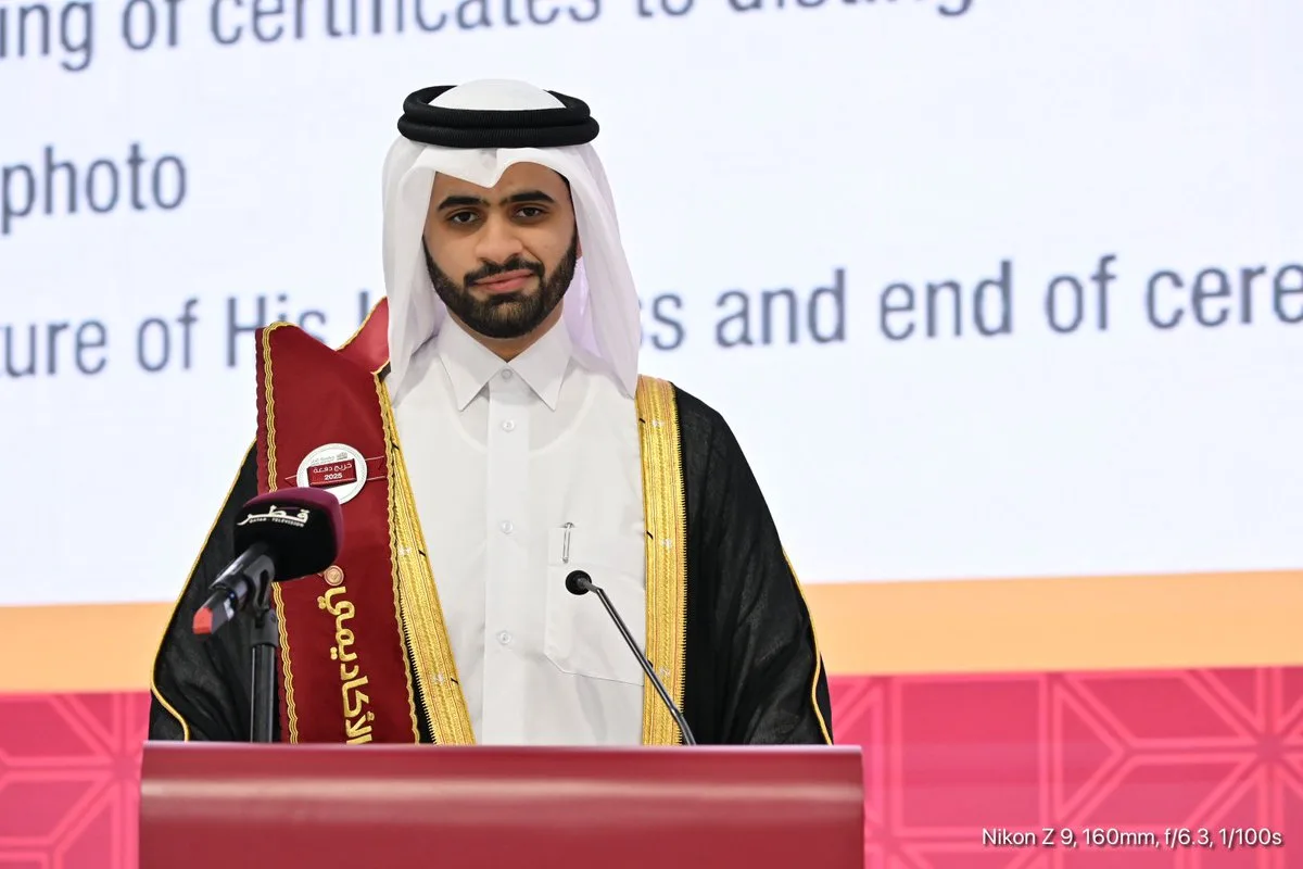 بالفيديو| ممثل خريجي جامعة قطر لسمو الأمير: ها نحن البحارة ورباننا المجد بالفيديو| ممثل خريجي جامعة قطر لسمو الأمير: ها نحن البحارة ورباننا المجد 
