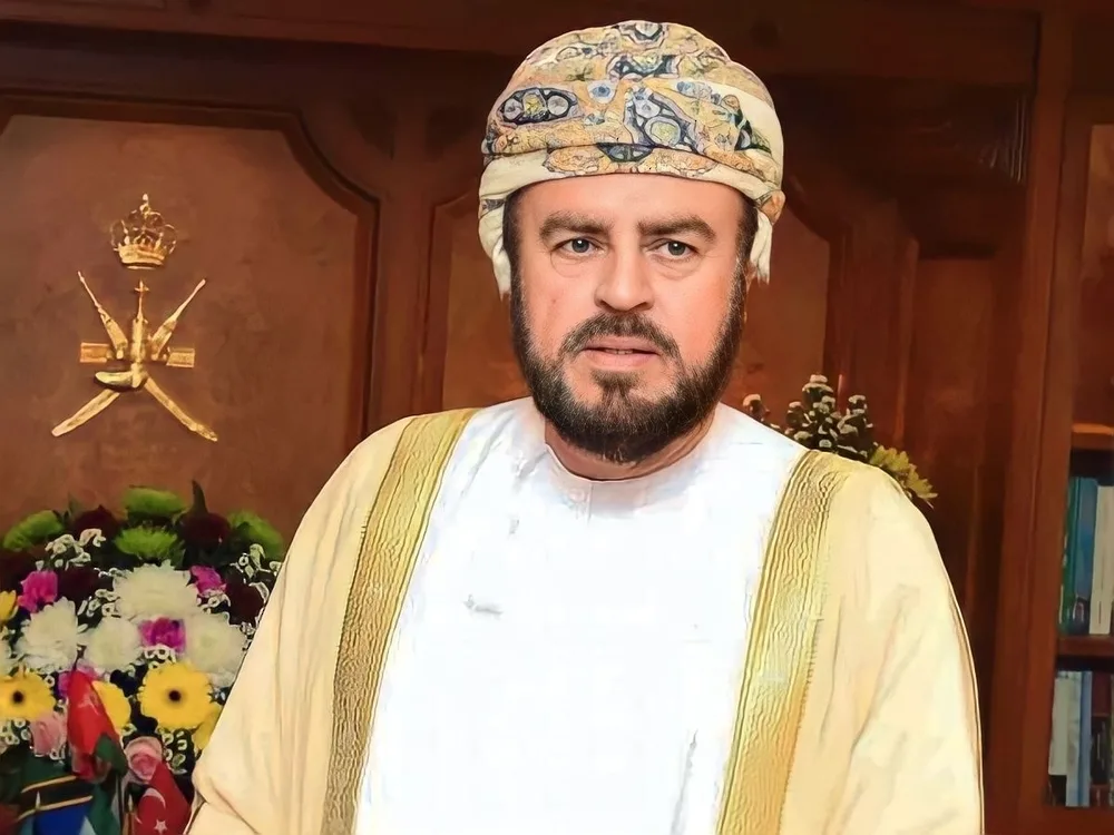 بالنيابة عن جلالته، سمو السيد أسعد يقود وفد سلطنة عمان في قمتي مجلس التعاون ورابطة الآسيان في كوالالمبور. بالنيابة عن جلالته، سمو السيد أسعد يقود وفد سلطنة عمان في قمتي مجلس التعاون ورابطة الآسيان في كوالالمبور.