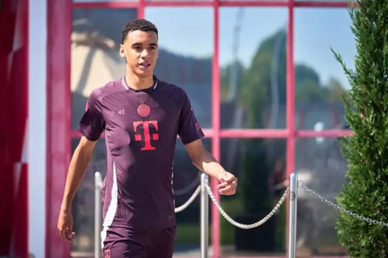 بايرن غاب عنه لأكثر من 100 يوم.. هل سيلعب موسيالا في كأس العالم للأندية؟ بايرن غاب عنه لأكثر من 100 يوم.. هل سيلعب موسيالا في كأس العالم للأندية؟