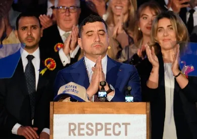 انتخابات رومانيا: مرشح المعارضة يقر بهزيمته ويهنئ الفائز.
