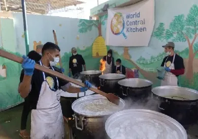 المطبخ المركزي العالمي يعلن نفاد ما لديه من مخزون الطعام في غزة بسبب الحصار الإسرائيلي المطبخ المركزي العالمي يعلن نفاد ما لديه من مخزون الطعام في غزة بسبب الحصار الإسرائيلي