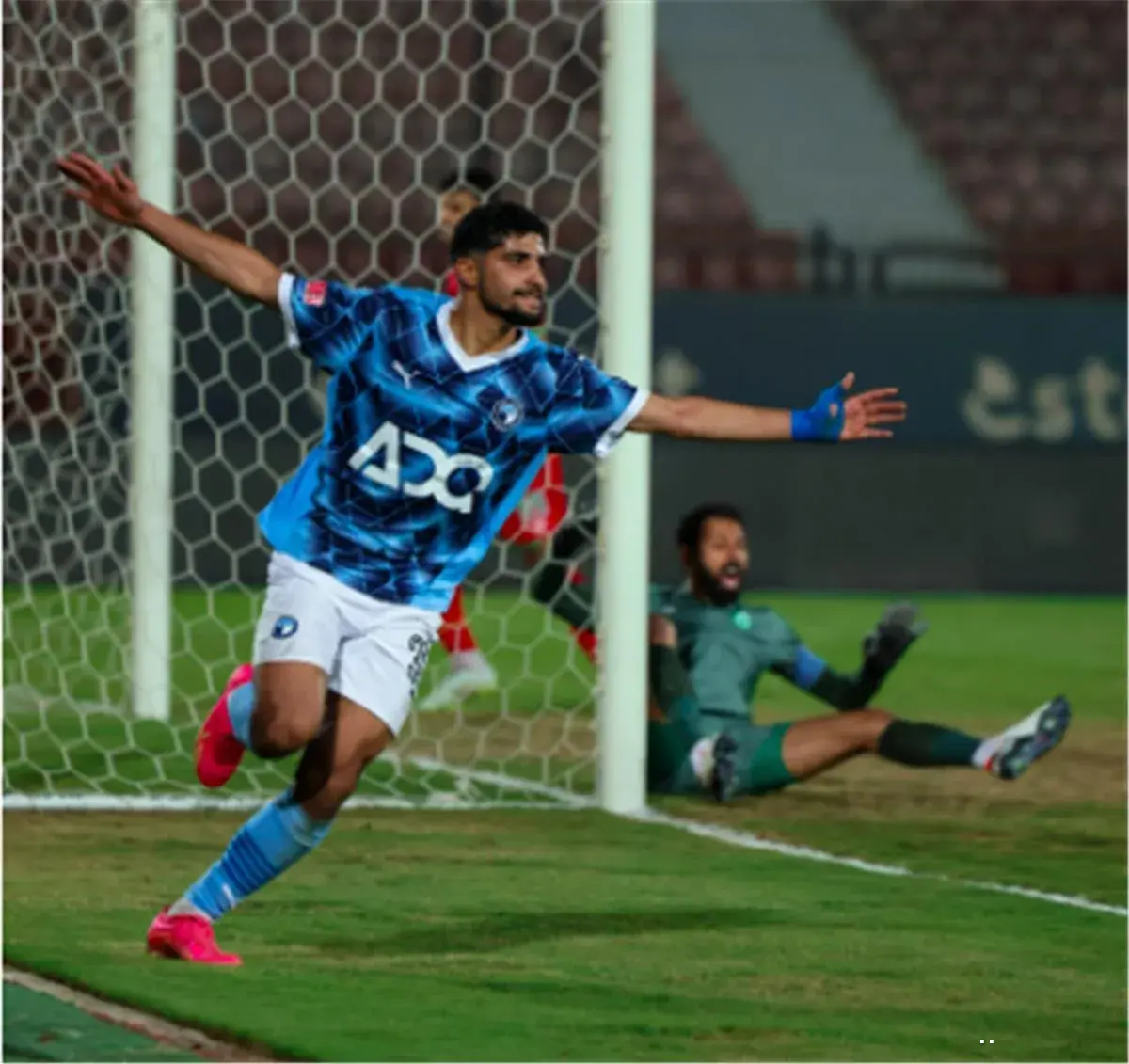 بتصويبة رائعة.. إبراهيم عادل يسجل هدف بيراميدز الأول أمام البنك الأهلي بتصويبة رائعة.. إبراهيم عادل يسجل هدف بيراميدز الأول أمام البنك الأهلي