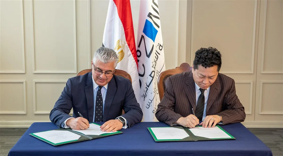 بتكلفة 20.5 مليون دولار.. رئيس هيئة قناة السويس يبرم عقدين لمشروعين في القنطرة غرب بتكلفة 20.5 مليون دولار.. رئيس هيئة قناة السويس يبرم عقدين لمشروعين في القنطرة غرب