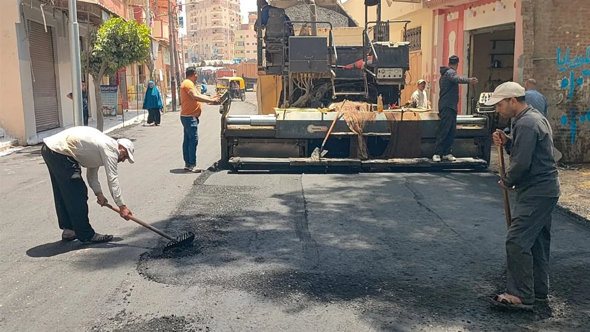 بتكلفة تتجاوز 3 ملايين جنيه.. رصف شارع ترعة الرشيدية بالمحمودية بطول 650 مترا بتكلفة تتجاوز 3 ملايين جنيه.. رصف شارع ترعة الرشيدية بالمحمودية بطول 650 مترا