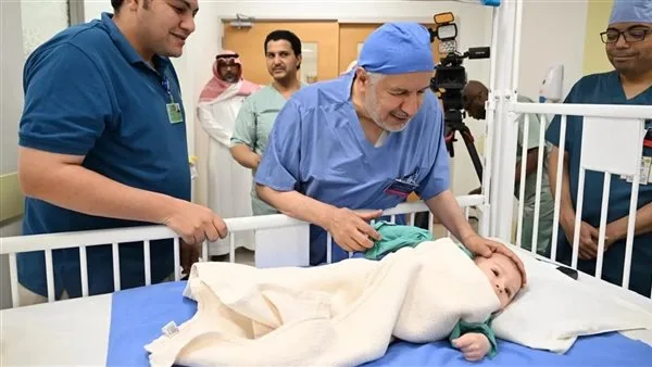 بتوجيهات ملك السعودية وولي عهده.. بدء عملية فصل توأم طفيلي مصري بمشاركة 26 استشاريا وأخصائيا بتوجيهات ملك السعودية وولي عهده.. بدء عملية فصل توأم طفيلي مصري بمشاركة 26 استشاريا وأخصائيا