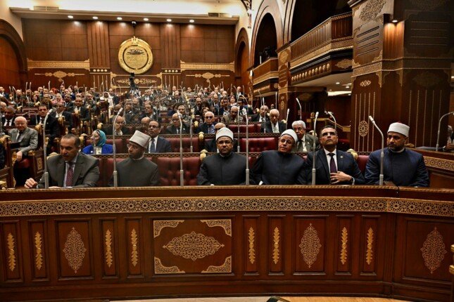 بحضور وزير الأوقاف.. الشيوخ يستعرض سياسة الحكومة لمكافحة التطرف الديني وتعزيز التسامح بحضور وزير الأوقاف.. الشيوخ يستعرض سياسة الحكومة لمكافحة التطرف الديني وتعزيز التسامح