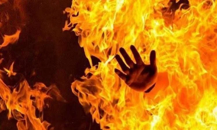 بدأت في إحراق نفسها كوسيلة للتهديد، لكنها فارقت الحياة.. ما عقوبتها في الآخرة؟ بدأت في إحراق نفسها كوسيلة للتهديد، لكنها فارقت الحياة.. ما عقوبتها في الآخرة؟