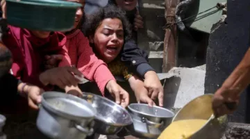 بدون تحديد موعد مسبق: إسرائيل توافق على إدخال 100 شاحنة مساعدات إلى غزة