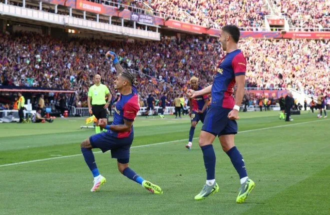 برشلونة ضد الريال.. 6 أهداف تزين الشوط الأول من كلاسيكو الدوري الإسباني «فيديو» برشلونة ضد الريال.. 6 أهداف تزين الشوط الأول من كلاسيكو الدوري الإسباني «فيديو»