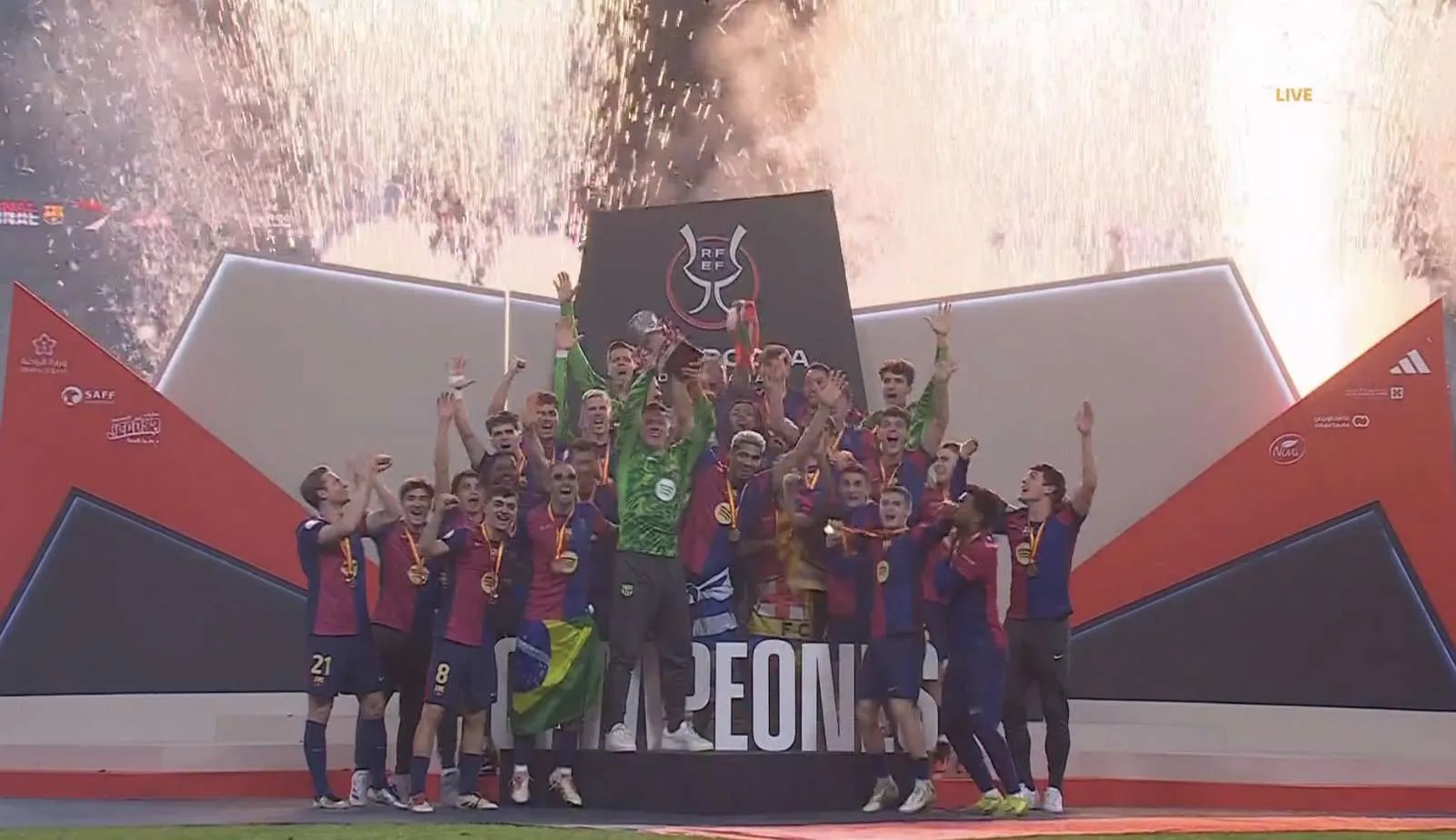 برشلونة يتعرض للخسارة أمام فياريال خلال مراسم تسليم كأس الدوري الإسباني