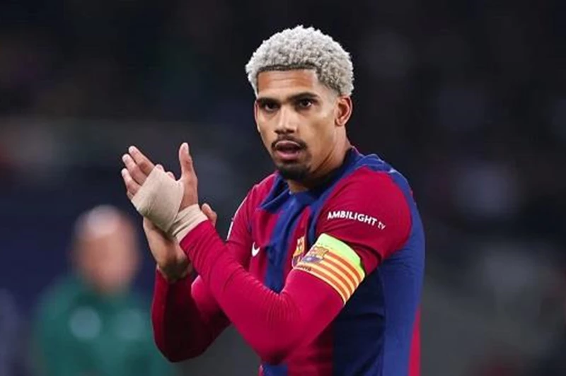 برشلونة يتمسك بأراوخو ويرفض مغادرته إلا وفق شروط معينة