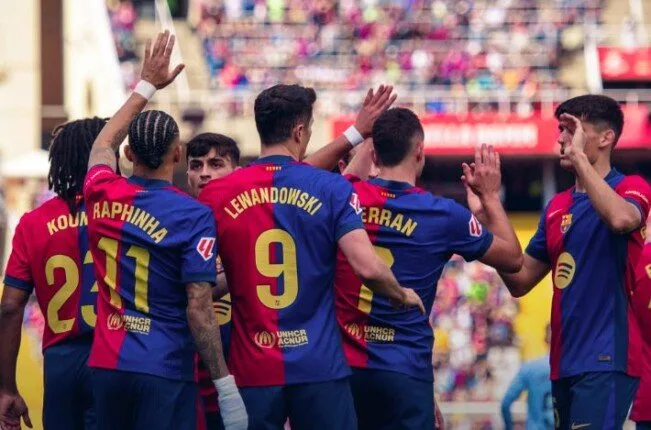 برشلونة ضد الريال.. البلوجرانا يقلص الفارق برأسية جارسيا «فيديو» برشلونة ضد الريال.. البلوجرانا يقلص الفارق برأسية جارسيا «فيديو»