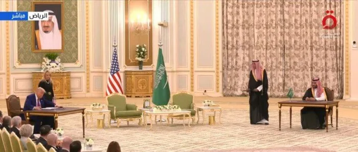 برعاية بن سلمان وترامب.. السعودية وأمريكا تبرمان اتفاقية شراكة اقتصادية استراتيجية برعاية بن سلمان وترامب.. السعودية وأمريكا تبرمان اتفاقية شراكة اقتصادية استراتيجية
