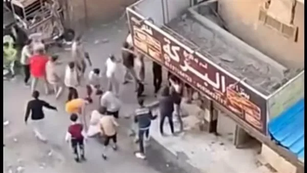بسبب خلاف على البيع والشراء.. تفاصيل تعدي شخصين على آخرين داخل سوبر ماركت في القاهرة بسبب خلاف على البيع والشراء.. تفاصيل تعدي شخصين على آخرين داخل سوبر ماركت في القاهرة