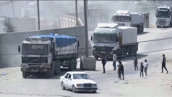 بسبب ضغوط ترامب.. نتنياهو يوافق على دخول أول شحنة مساعدات إلى غزة اليوم بسبب ضغوط ترامب.. نتنياهو يوافق على دخول أول شحنة مساعدات إلى غزة اليوم