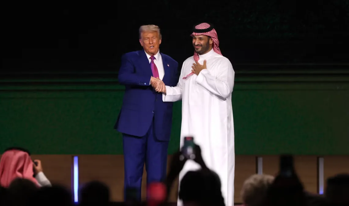 بشعار “لن ننسى”: أسر ضحايا 11 سبتمبر تهاجم ترامب بسبب علاقاته مع السعودية