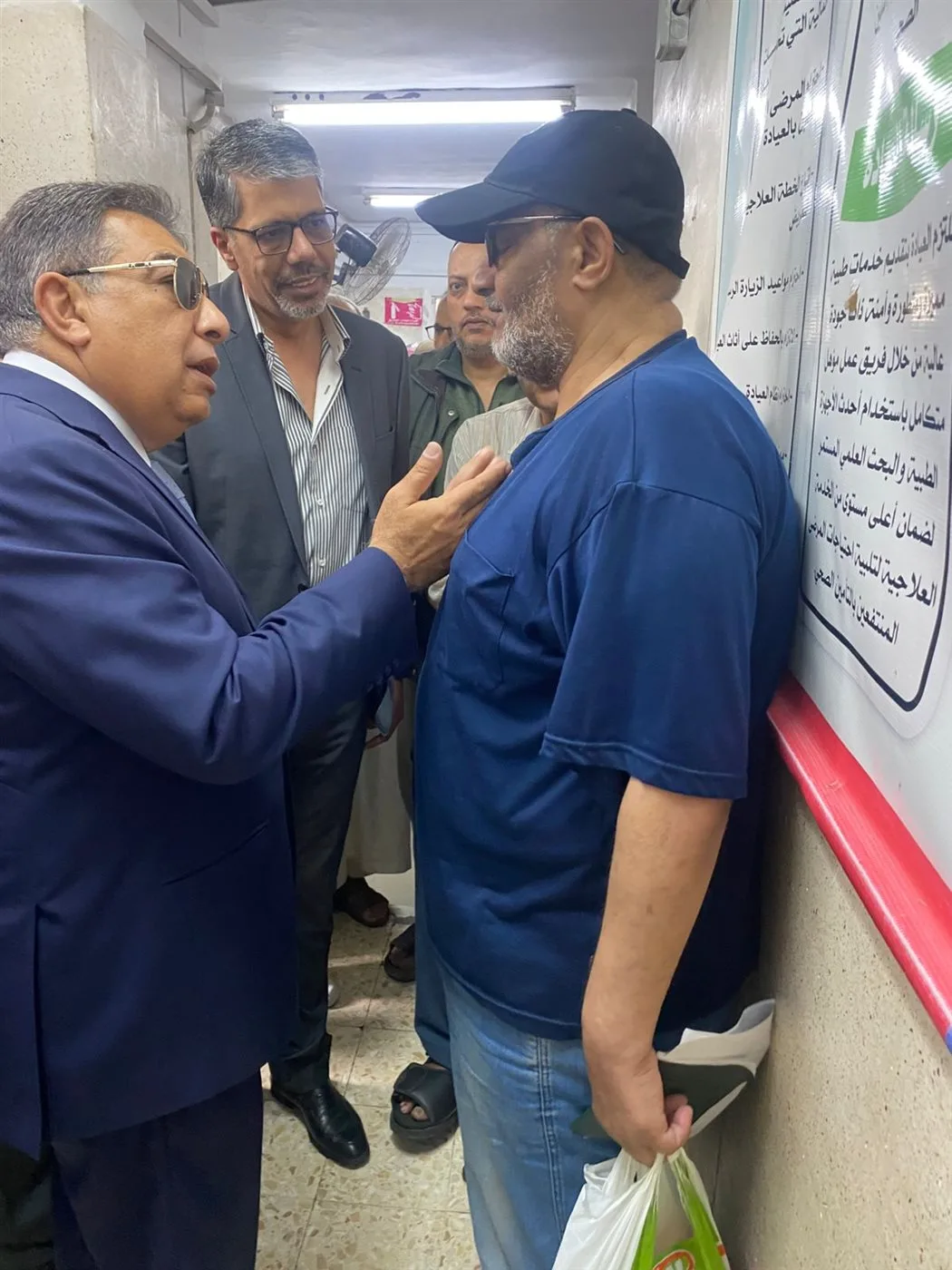 بعد إحالة المدير ونائبه للتحقيق، محافظ الدقهلية يفاجئ مستشفى التأمين الصحي بزيارة جديدة لمتابعة تحسين الأداء. بعد إحالة المدير ونائبه للتحقيق، محافظ الدقهلية يفاجئ مستشفى التأمين الصحي بزيارة جديدة لمتابعة تحسين الأداء.