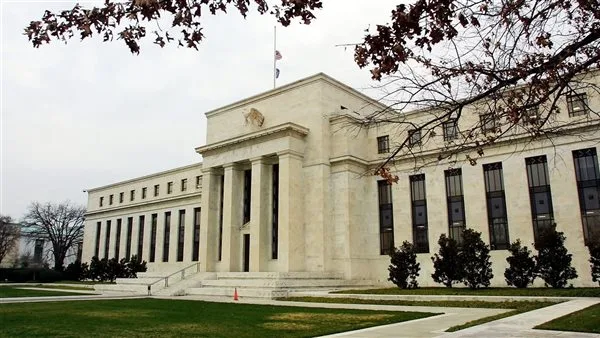 بعد الاتفاق الأمريكي الصيني… الأسواق تقلل من توقعاتها لخفض أسعار الفائدة من الفيدرالي في 2025 بعد الاتفاق الأمريكي الصيني… الأسواق تقلل من توقعاتها لخفض أسعار الفائدة من الفيدرالي في 2025