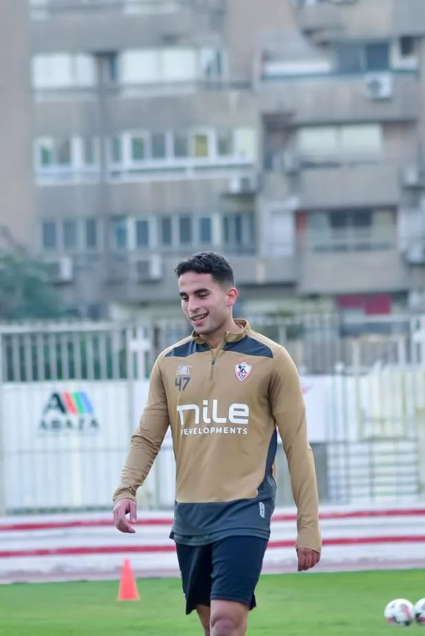 بعد زيزو.. الأهلي يخطط لخطف لاعب جديد من الزمالك بعد زيزو.. الأهلي يخطط لخطف لاعب جديد من الزمالك