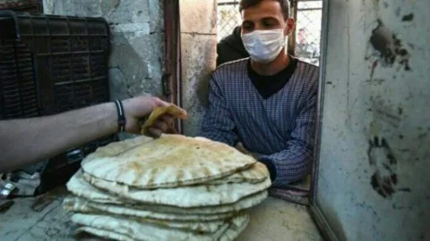 بعد سقوط الأسد.. حكومة الشرع تدرس رفع سعر ربطة الخبز أو إنقاص وزنها! بعد سقوط الأسد.. حكومة الشرع تدرس رفع سعر ربطة الخبز أو إنقاص وزنها!