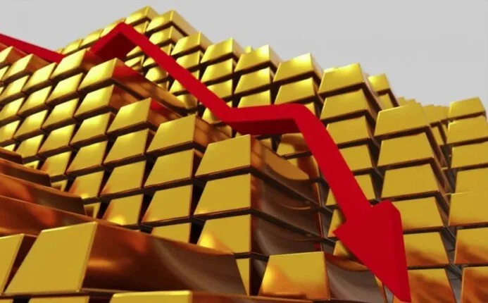 بعد قرار «الفيدرالي الأمريكي» تثبيت سعر الفائدة.. أسعار الذهب العالمية تسجل تراجعا بعد قرار «الفيدرالي الأمريكي» تثبيت سعر الفائدة.. أسعار الذهب العالمية تسجل تراجعا