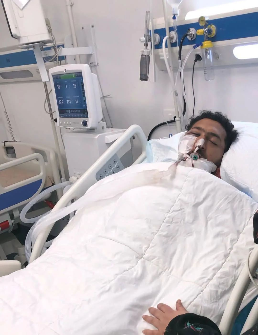 بعد معاناة بالعناية المركزة.. حكاية إسلام عامل دليفري التجمع بعد معاناة بالعناية المركزة.. حكاية إسلام عامل دليفري التجمع