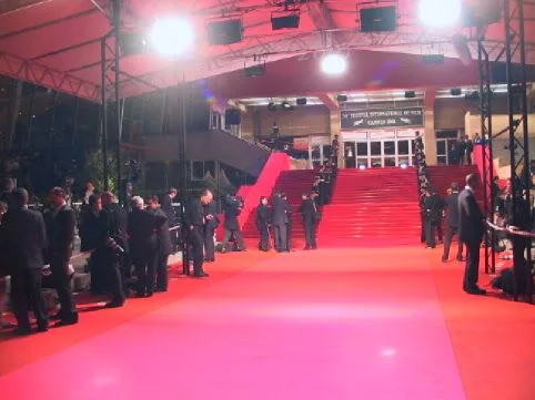 بعد منع العري.. “مهرجان كان السينمائي” يعود إلى الأناقة التقليدية على السجادة الحمراء بعد منع العري.. “مهرجان كان السينمائي” يعود إلى الأناقة التقليدية على السجادة الحمراء
