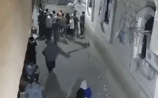 بـ كمامات وسنج وكلاب شرسة.. خناقة شوارع في بولاق الدكرور
