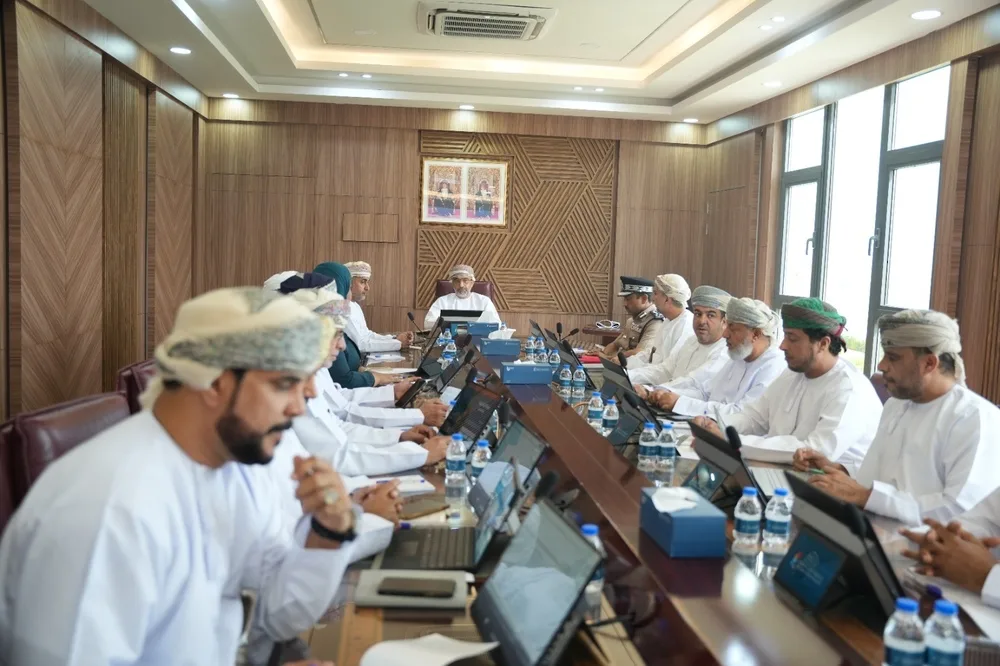 بلدية جنوب الشرقية تناقش القضايا الخدمية في المحافظة