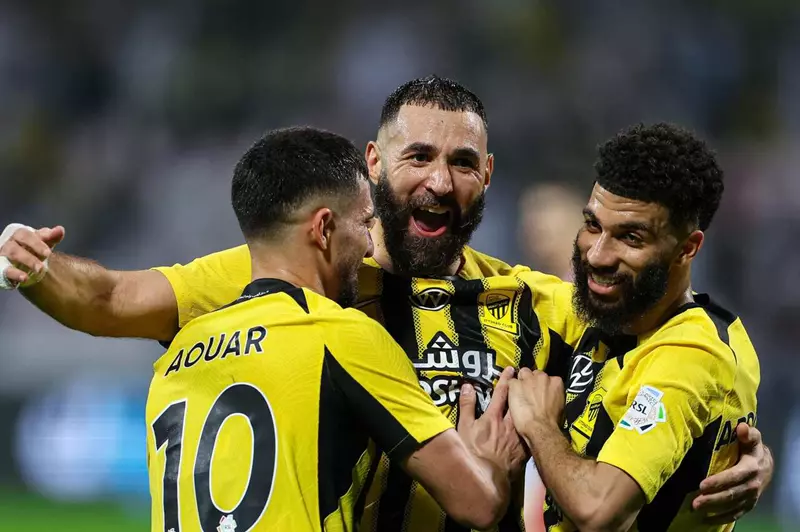 بنزيما يقود الهجوم.. تشكيل اتحاد جدة لمواجهة النصر في الدوري السعودي بنزيما يقود الهجوم.. تشكيل اتحاد جدة لمواجهة النصر في الدوري السعودي
