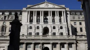 بنك إنجلترا يخفض أسعار الفائدة 25 نقطة