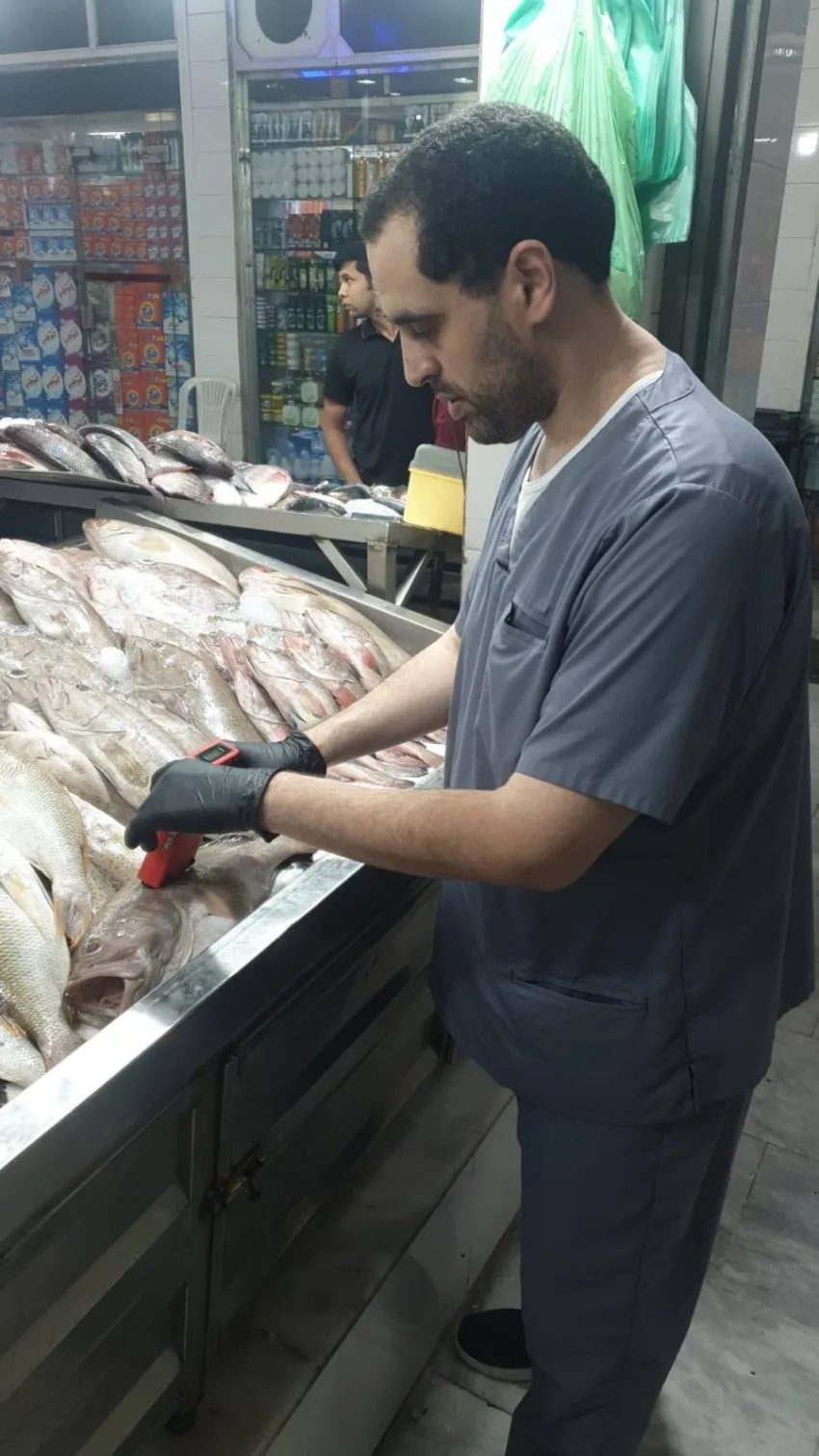 “بيئة الطائف” تبدأ استخدام جهاز متطور لفحص جودة اللحوم والأسماك في الأسواق العامة “بيئة الطائف” تبدأ استخدام جهاز متطور لفحص جودة اللحوم والأسماك في الأسواق العامة