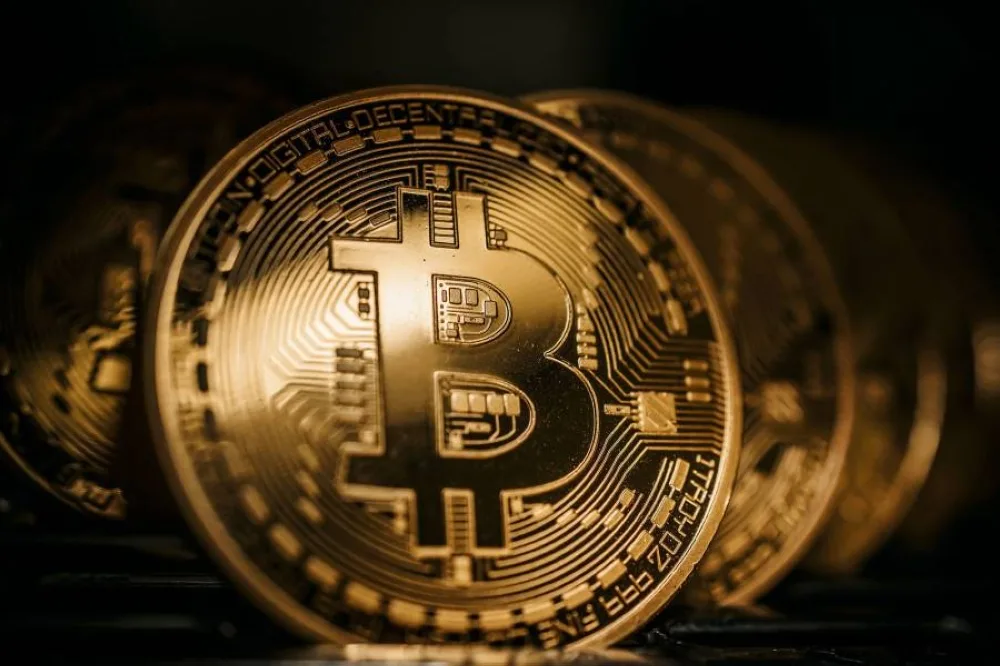 بيتكوين تتجاوز الـ100 ألف دولار لأول مرة منذ فبراير 2025 بيتكوين تتجاوز الـ100 ألف دولار لأول مرة منذ فبراير 2025