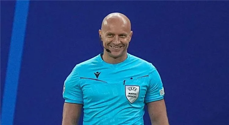 بيدري يفتح النار على حكم مباراة إنتر ميلان: على يويفا النظر في أمرك بيدري يفتح النار على حكم مباراة إنتر ميلان: على يويفا النظر في أمرك