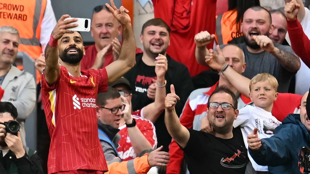 تأثير سيلفي محمد صلاح.. دعاية مجانية لشركة هواتف هل كان يقصد ذلك؟ تأثير سيلفي محمد صلاح.. دعاية مجانية لشركة هواتف هل كان يقصد ذلك؟