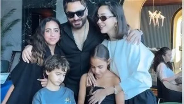 تامر حسني يحتفل بعيد ميلاد بناته تالية وأمايا بحضور طليقته بسمة بوسيل (فيديو) تامر حسني يحتفل بعيد ميلاد بناته تالية وأمايا بحضور طليقته بسمة بوسيل (فيديو)