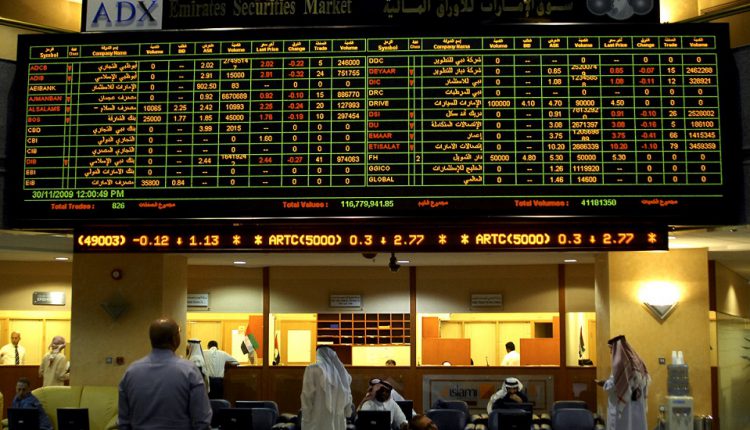 تباين أداء الأسواق الخليجية مع تراجع النفط وانكماش الاقتصاد الأمريكي تباين أداء الأسواق الخليجية مع تراجع النفط وانكماش الاقتصاد الأمريكي