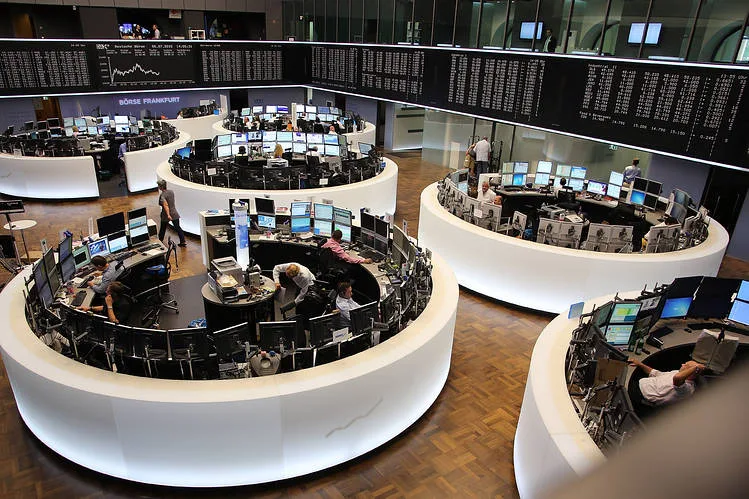 تباين المؤشرات الأوروبية في المستهل .. وفوتسي يرتفع وحيدًا تباين المؤشرات الأوروبية في المستهل .. وفوتسي يرتفع وحيدًا