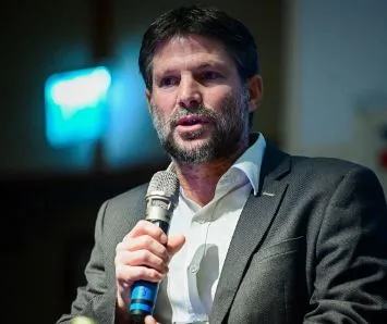 سموتريش: إسرائيل لن تنسحب من غزة.. وعلى الإسرائيليين تقبل كلمة الاحتلال سموتريش: إسرائيل لن تنسحب من غزة.. وعلى الإسرائيليين تقبل كلمة الاحتلال