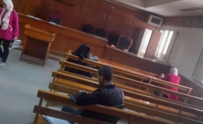 المحامون يُنفذون إضرابًا ليوم واحد أمام المحاكم اعتراضًا على زيادة الرسوم القضائية المحامون يُنفذون إضرابًا ليوم واحد أمام المحاكم اعتراضًا على زيادة الرسوم القضائية