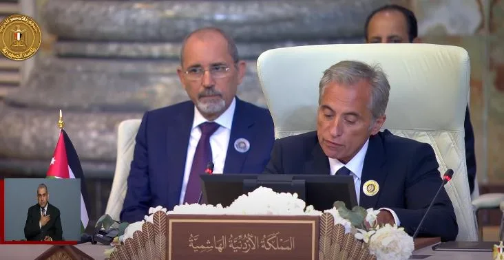 قمة بغداد: رئيس وزراء الأردن يؤكد أن أولويته هي إنهاء الحرب في غزة وتسهيل دخول المساعدات. قمة بغداد: رئيس وزراء الأردن يؤكد أن أولويته هي إنهاء الحرب في غزة وتسهيل دخول المساعدات.