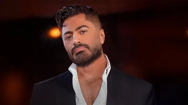 تجديد موسيقي: تامر حسني يُطلق 4 أغاني “دويتو” بتصميمات متنوعة في 2025 (فيديو)