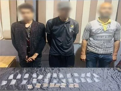 تحقيق في تفاصيل فيديو منتشر يظهر شخصين يتعاطيان المخدرات داخل حافلة في القليوبية. تحقيق في تفاصيل فيديو منتشر يظهر شخصين يتعاطيان المخدرات داخل حافلة في القليوبية.
