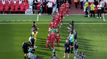 تحية الأبطال في آنفيلد.. أرسنال يقيم ممرًا شرفيًا لليفربول المتوج بلقب الدوري الإنجليزي