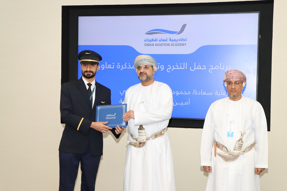 تخريج الفوج الرابع من أكاديمية عُمان للطيران تخريج الفوج الرابع من أكاديمية عُمان للطيران