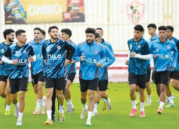الزمالك يشجع لاعبيه قبل مباراة بيراميدز في نهائي كأس مصر الزمالك يشجع لاعبيه قبل مباراة بيراميدز في نهائي كأس مصر