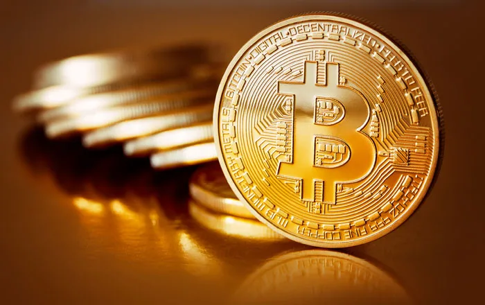 تراجع العملات الرقمية.. بيتكوين تنزل دون مستوى 110 آلاف دولار