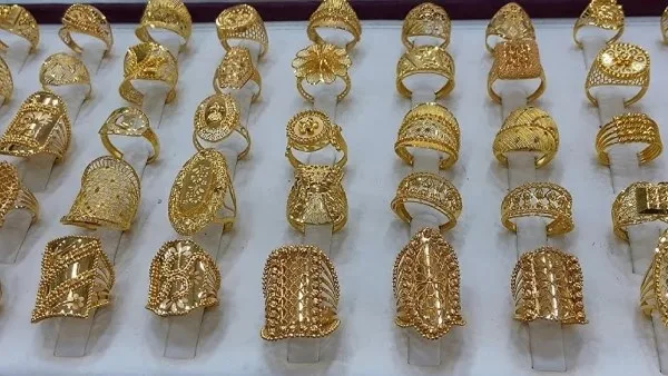 تراجع جديد في أسعار الذهب بعد قفزة مفاجئة.. عيار 21 يفقد 300 جنيه من أعلى قمة تراجع جديد في أسعار الذهب بعد قفزة مفاجئة.. عيار 21 يفقد 300 جنيه من أعلى قمة