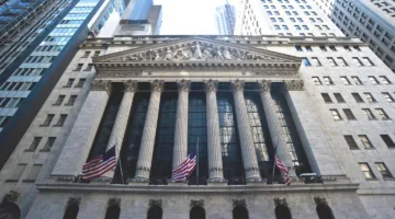 استجابة استراتيجية من وول ستريت لتخفيض موديز التصنيف الائتماني لأمريكا