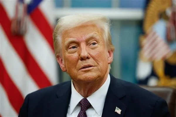 وول ستريت تنخفض بسبب تهديد ترامب بفرض رسوم جديدة على الاتحاد الأوروبي وأبل وول ستريت تنخفض بسبب تهديد ترامب بفرض رسوم جديدة على الاتحاد الأوروبي وأبل
